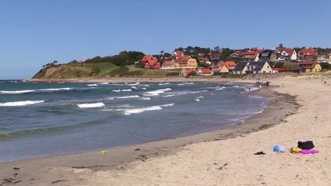 Surf and breakers on Hundested Beach, Hundested, North Zealand, Denmark 스톡 동영상 77621690