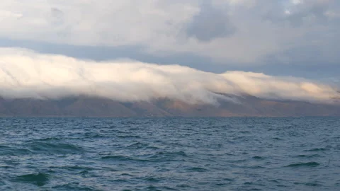 Surf and mountains in the clouds Video stock 252130104