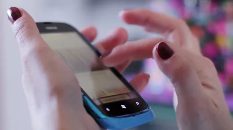 Surf the Internet with smartphones Video stock 28225932