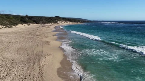 Surf Rolling Into Yallingup Beach, South West WA Видео 347171359