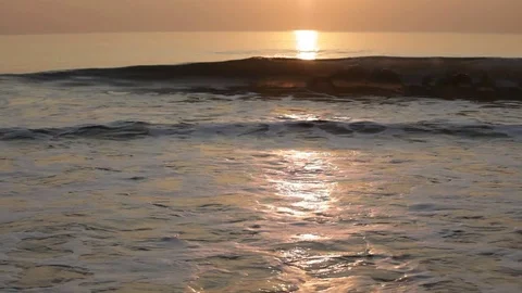 Surf at sunset Stock-Footage 81116789