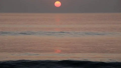 Surf at sunset Stock-Footage 81137971