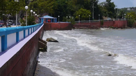 Surf-waves splas hit sea wall in Nauguabo - Puerto Rico.  Vídeos de archivo 24841063