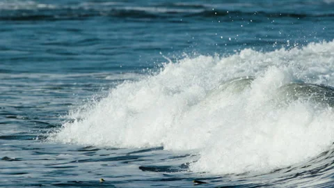 Surf Waves in Super Slow-motion. Vídeo Stock 249844748