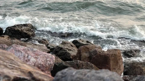 The surface is alive with gentle undulations, each crest catching the final rays 動画素材 334180335