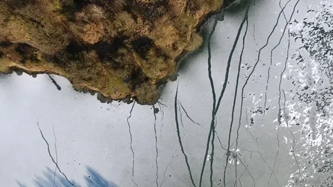 Surface of a frozen lake Vidéo 72167039