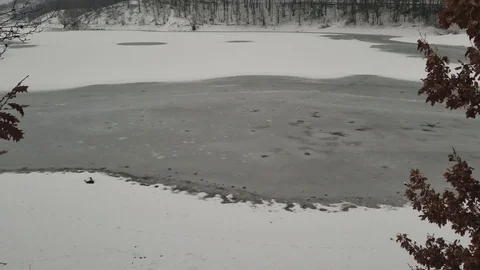The surface of the frozen lake Vídeo Stock 85951171