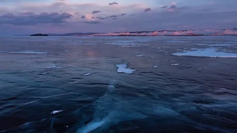 The surface of the ice on the frozen lake in the rays of the setting sun. Stock-Footage 73402909