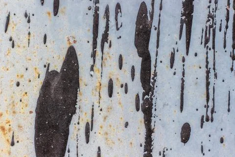 Surface of iron with rusty spots and black drops. Foto stock