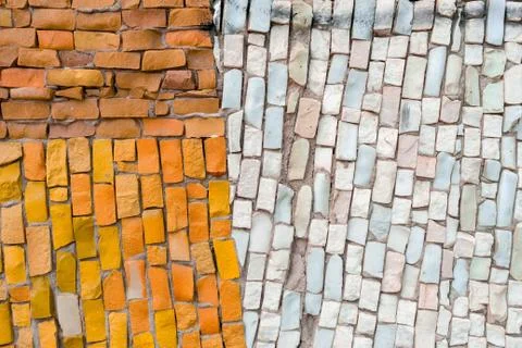 Surface of old crumbling abstract decorative mosaic with white, orange and br Foto stock