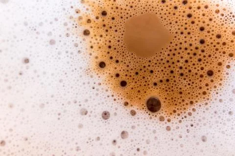 Surface texture of hot milk coffee and soft froth Foto stock