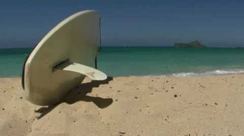 Surfboard on a beach Stock-Footage 10714133