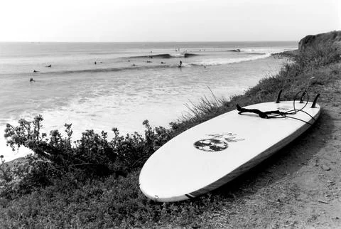 Surfboard on a Cliff Stock-Fotos