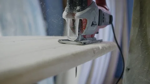 Surfboard shaper saws into a blank Vídeo Stock 118534769
