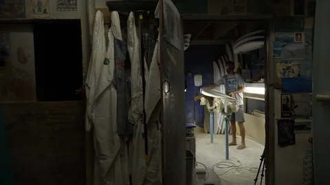 Surfboard Shaper working in bay flips board 스톡 동영상 83432572
