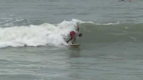 Surfer attempts to ride wave. Video stock 27746681