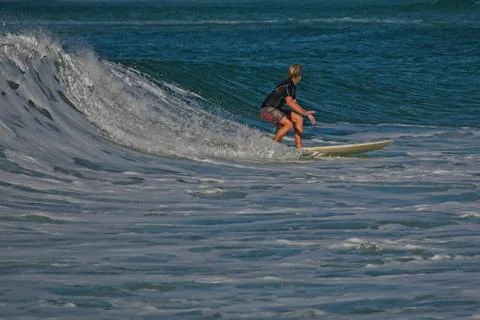 Surfer catching a wave Foto stock