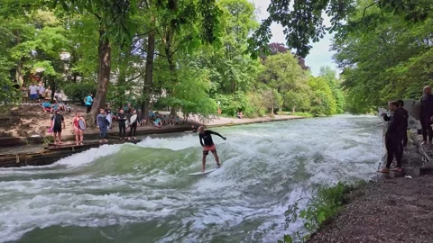 Surfer in the city river called Eisbach at Munich, Germany Stock-Footage 284032182