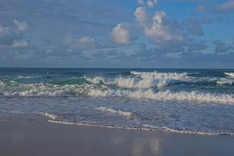 Surfer enjoying waves Foto stock