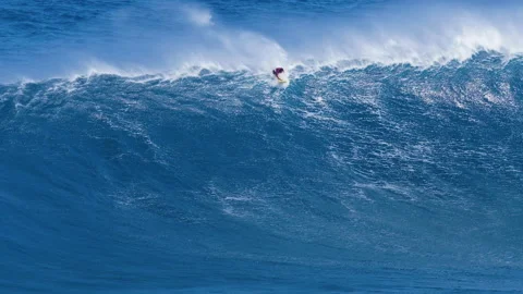 Surfer Falls on Huge Wave Video stock 184261587