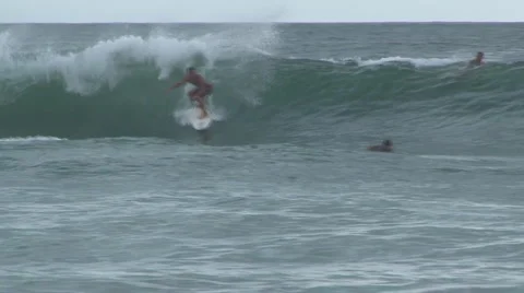 Surfer gets great run in Costa Rica Vidéo 917262