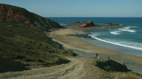 Surfer getting to the beach Vídeo Stock 46971230