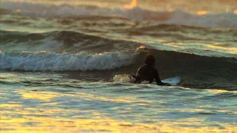 Surfer jumping over waves. 스톡 동영상 88406120