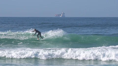 Surfer in Matosinhos 库存影片 128723790
