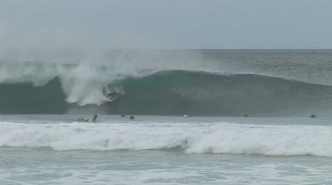 Surfer pulling in  Stock Footage 800788