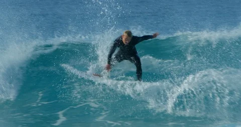 A Surfer puts his head in his hands and falls into water with injury. Vídeo Stock 101292686