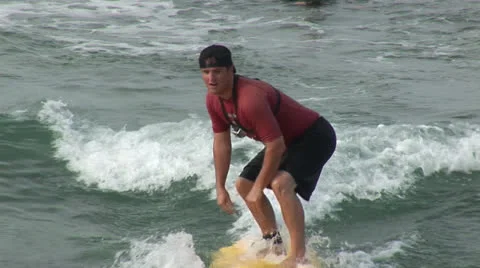 Surfer rides wave Vídeo Stock 25853312