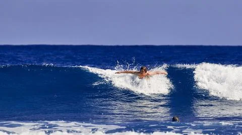 Surfer school. A young guy learning to stand on a surfboard. Surfer on the wave Foto stock