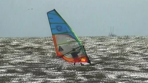 Surfer on silver waves on IJsselmeer Video stock 95044975