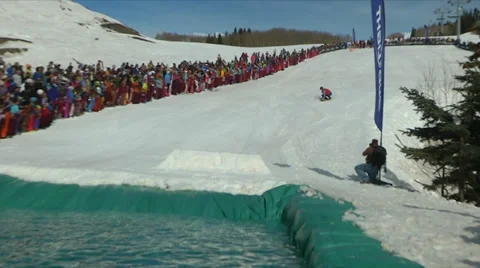 Surfer on Snow dives into pond Video stock 38606471