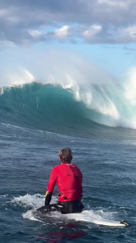 SURFER STARING INTO MASSIVE WAVE Stock Footage 249112327