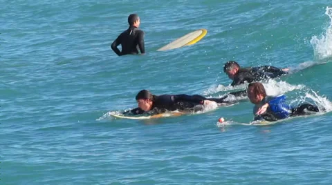 Surfer surfing Stock Footage 32180431