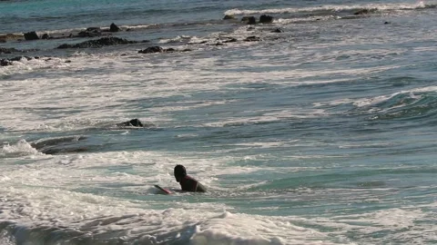 Surfer surfing 스톡 동영상 161964356