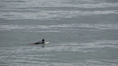 Surfer surfing a wave Video stock 121972508