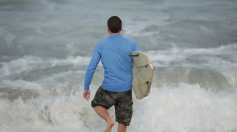 Surfer Tests the Water 스톡 동영상 6925142