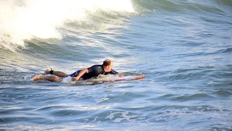 Surfer is tossed by the waves Видео 114155086