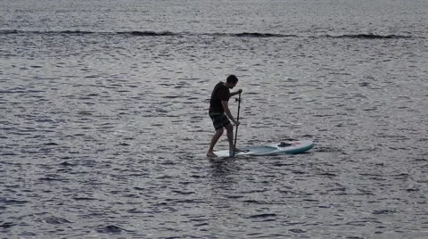 Surfer trains on the Daugava River, Riga, Latvia Vídeo Stock 65109004