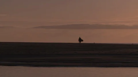 Surfer walking to Beach, silhouette Stock Footage 112314750