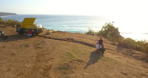 Surfer walking Video stock 96023845