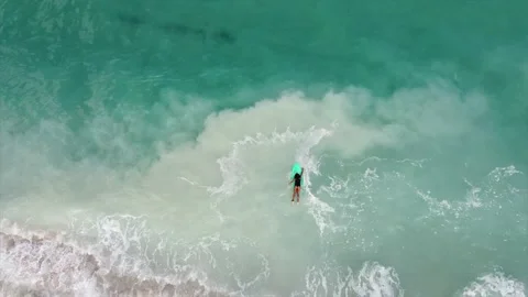 Surfer on wave 動画素材 145293713