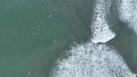 Surfers and Ocean Waves Stockbeeldmateriaal 254995721