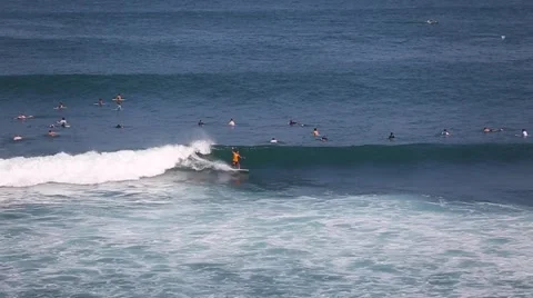 The surfers and waves, marine elements Beach, Uluwatu, Bali, Indonesia. Vidéo 66579765