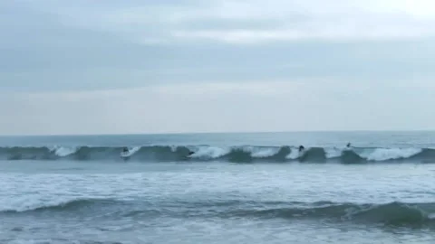 Surfers Catching Waves Cloudy Day Venice Beach CA 스톡 동영상 211412647