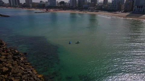 Surfers circle Video stock 155399424