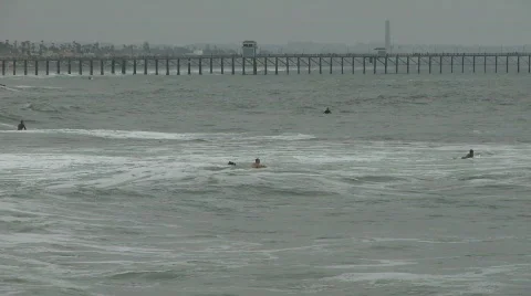 Surfers, Pier 01 Video stock 750238