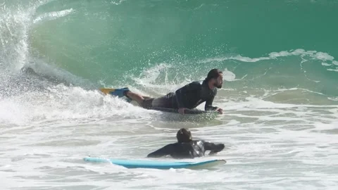 Surfers on small waves in Phuket, surfing in Southeast Asia 库存影片 294673378